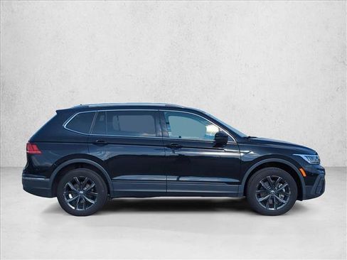 Used 2024 Volkswagen Tiguan SE FWD image 4