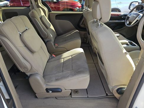 Used 2013 Chrysler Town & Country Touring image 19