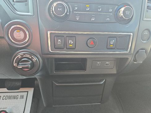 Used 2024 Nissan Titan SV image 17