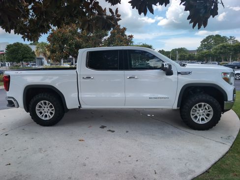 Used 2019 GMC Sierra 1500 SLT w/ SLT Premium Package AWD/4WD image 11