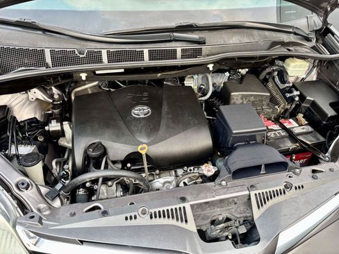 Used 2019 Toyota Sienna XLE Premium FWD image 25