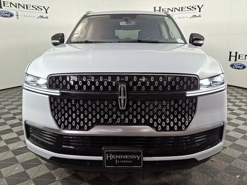 New 2025 Lincoln Navigator L Reserve AWD/4WD image 2