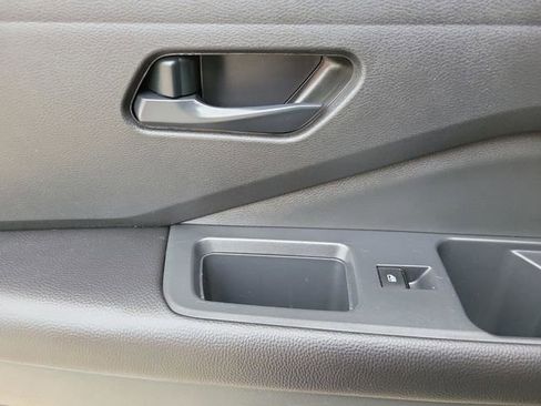 Used 2025 Nissan Pathfinder SV FWD image 18