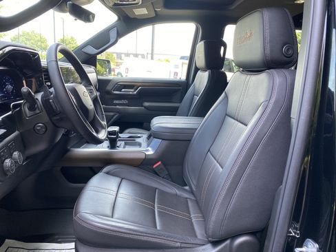 Used 2024 Chevrolet Silverado 1500 High Country w/ Technology Package AWD/4WD image 16