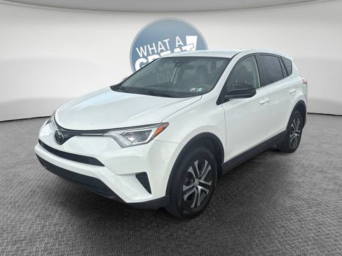 Used 2018 Toyota RAV4 LE w/ Carpet Mat Package AWD/4WD image 8