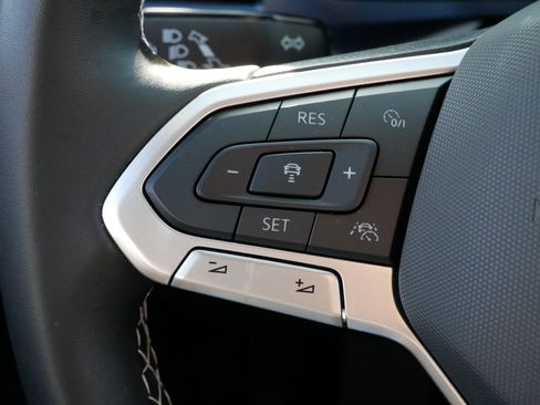 Used 2024 Volkswagen Taos SE w/ Panoramic Sunroof Package image 26