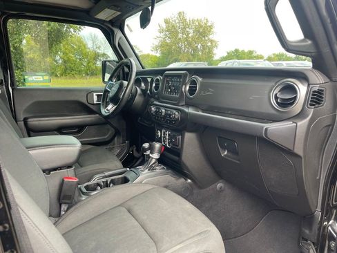 Used 2021 Jeep Gladiator Overland w/ Cold Weather Group AWD/4WD image 35