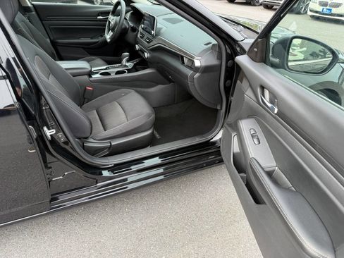 Used 2024 Nissan Altima 2.5 SV FWD image 10