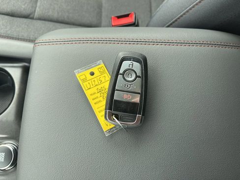 Used 2025 Ford Explorer Active AWD/4WD image 21