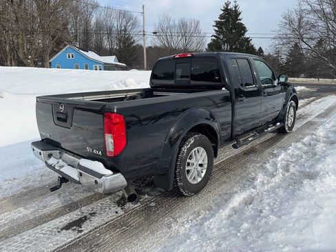 Used 2016 Nissan Frontier SV image 3