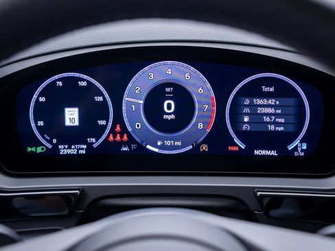Certified 2024 Porsche Cayenne AWD/4WD image 23