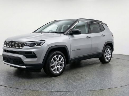 Used 2025 Jeep Compass Limited AWD/4WD image 3