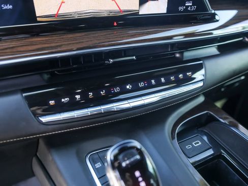 Used 2023 Cadillac Escalade Sport Platinum RWD image 18
