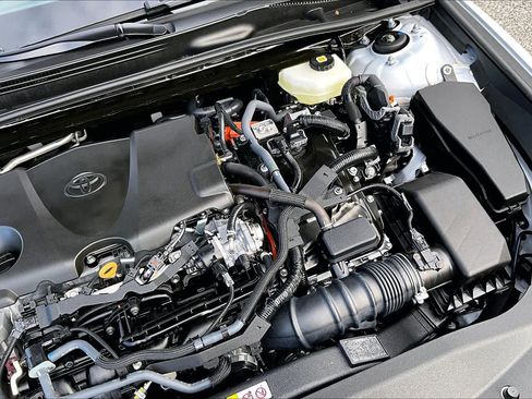 Used 2025 Toyota Camry SE image 32