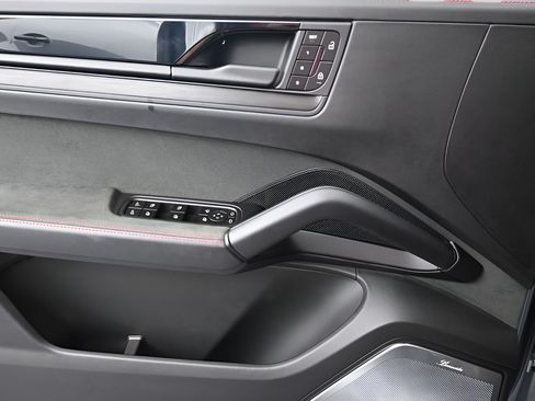 Certified 2025 Porsche Cayenne GTS AWD/4WD image 12