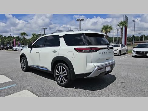 Used 2024 Nissan Pathfinder Platinum FWD image 30