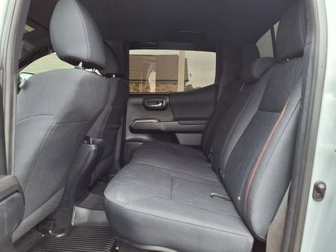 Used 2019 Toyota Tacoma TRD Off-Road AWD/4WD image 15