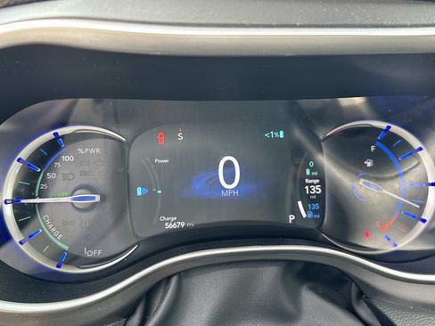 Used 2023 Chrysler Pacifica Touring-L FWD image 28