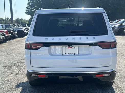 Used 2024 Jeep Wagoneer Series II AWD/4WD image 3
