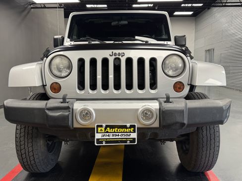 Used 2012 Jeep Wrangler Unlimited Sahara w/ Connectivity Group image 8