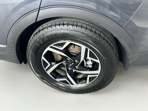 Used 2024 Kia Sportage LX image 11