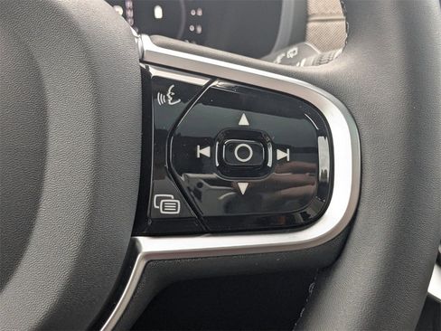 New 2026 Volvo XC90 B6 Plus w/ Protection Package Premier image 38