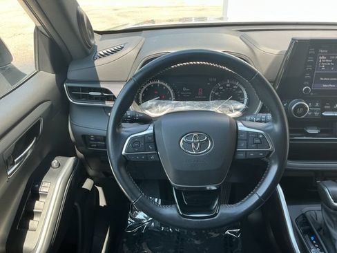 Used 2021 Toyota Highlander XSE AWD/4WD image 18