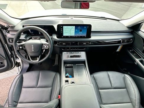 New 2026 Lincoln Aviator Premiere image 3