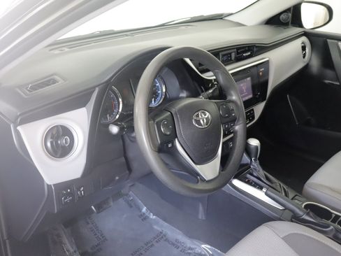 Used 2017 Toyota Corolla LE w/ Carpet Mat Package (TMS) FWD image 9