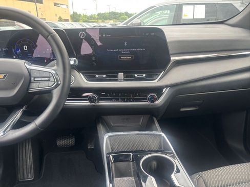 Used 2025 Chevrolet Equinox LT FWD image 17