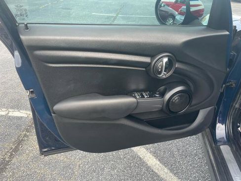 Used 2015 MINI Cooper 4-Door Hardtop image 10