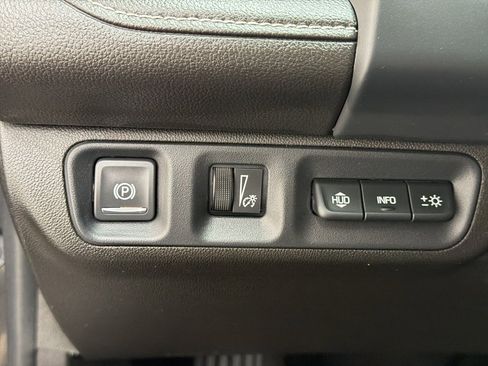 Used 2022 GMC Acadia Denali image 18