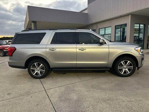 Used 2024 Ford Expedition Max XLT image 8