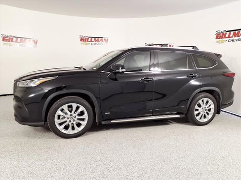 Used 2025 Toyota Highlander Limited image 3