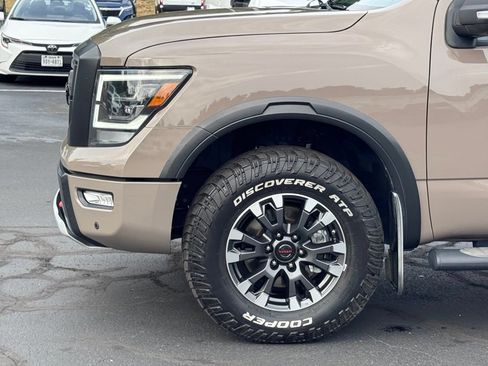 Used 2022 Nissan Titan PRO-4X w/ Pro-4x Convenience Package AWD/4WD image 41
