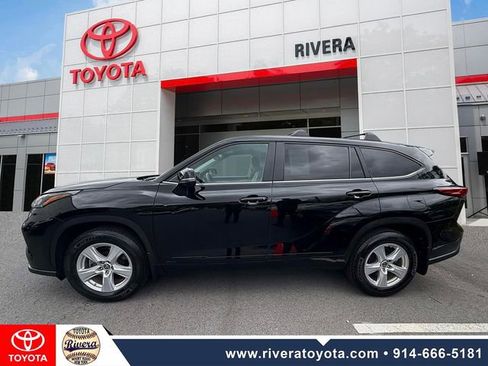 Used 2023 Toyota Highlander LE AWD/4WD image 8