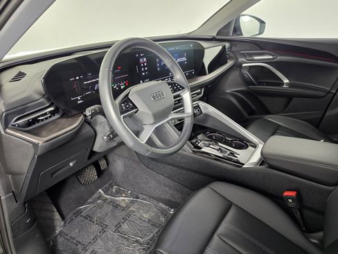 Used 2025 Audi Q5 Premium w/ Convenience Package AWD/4WD image 2