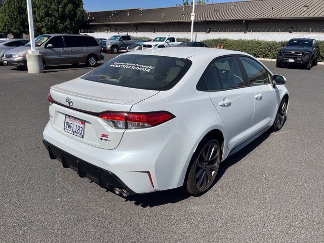 Used 2026 Toyota Corolla SE w/ SE Premium Package FWD image 3