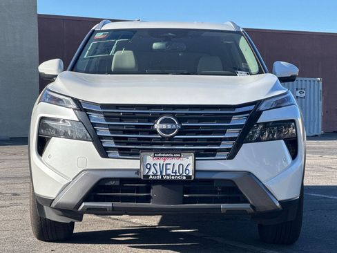 Used 2025 Nissan Rogue SL FWD image 6