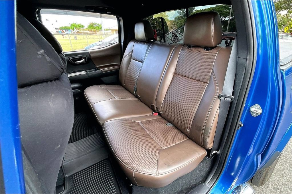 Used 2017 Toyota Tacoma Limited RWD image 28