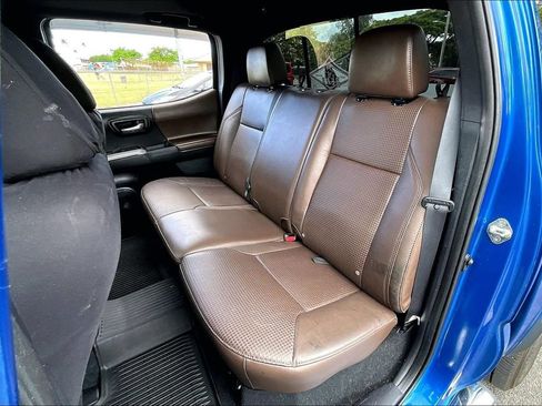 Used 2017 Toyota Tacoma Limited RWD image 28