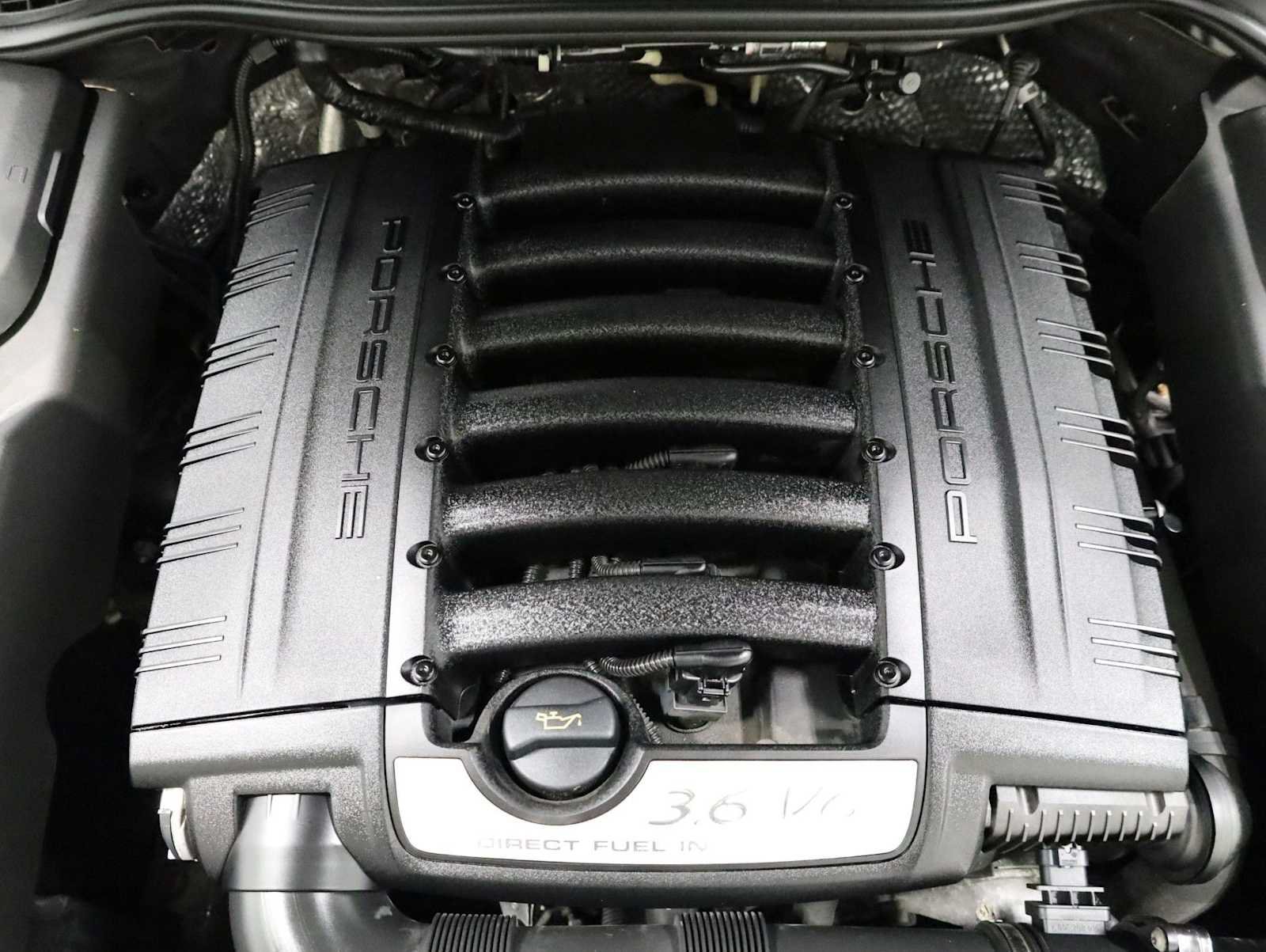 Used 2014 Porsche Cayenne Platinum Edition AWD/4WD image 42