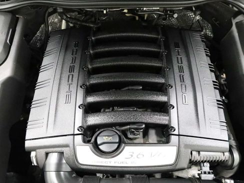 Used 2014 Porsche Cayenne Platinum Edition AWD/4WD image 42