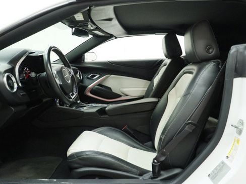 Used 2016 Chevrolet Camaro LT RWD image 9