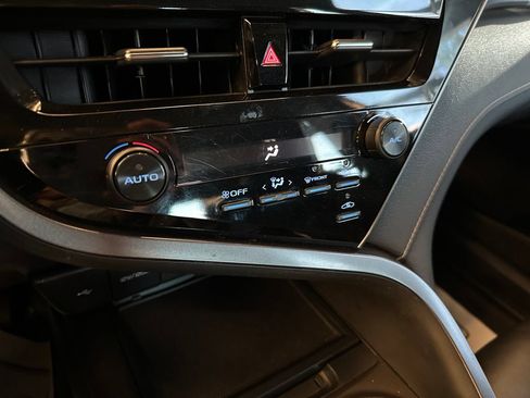 Used 2021 Toyota Camry SE AWD/4WD image 15