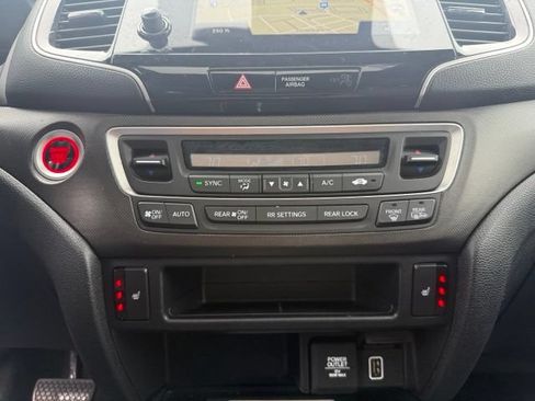 Used 2022 Honda Pilot TrailSport image 11