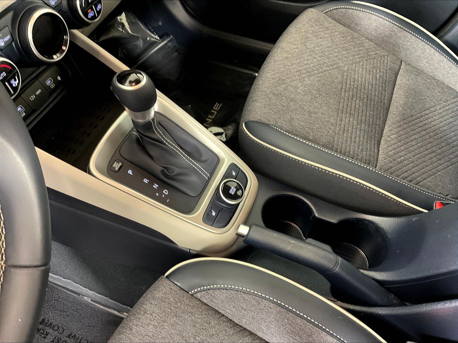 Used 2023 Hyundai Venue Limited FWD image 17