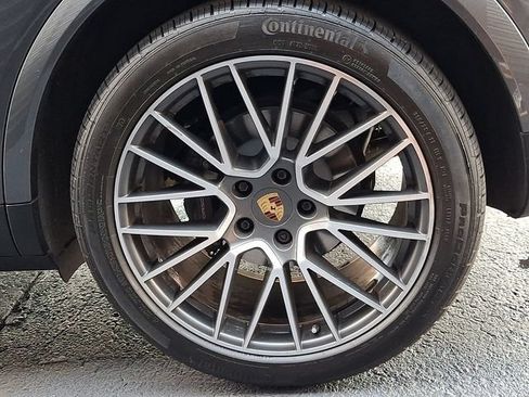 Certified 2023 Porsche Cayenne AWD/4WD image 14