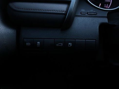 Used 2018 Toyota Camry LE image 9