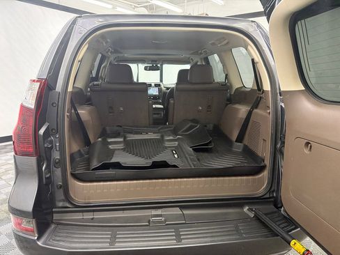 Used 2017 Lexus GX 460 AWD/4WD image 19